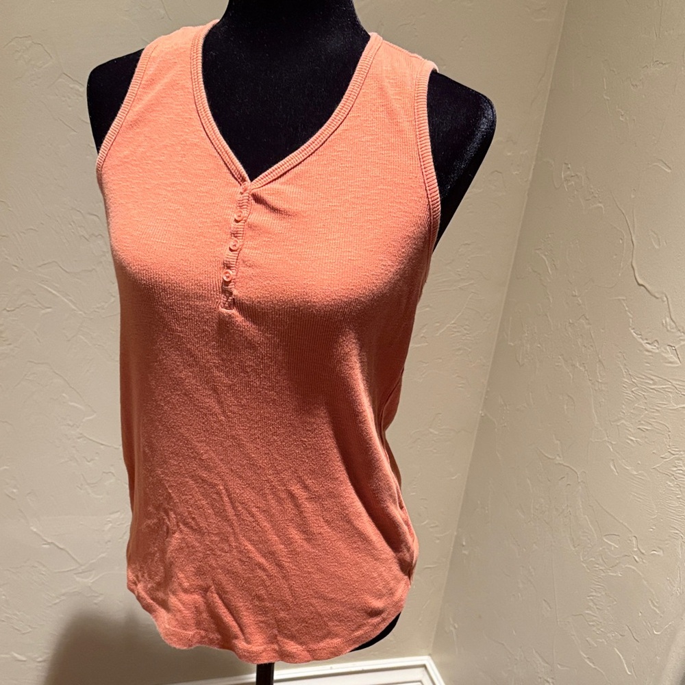 Duluth Trading Co Women's Tank Top in Peach